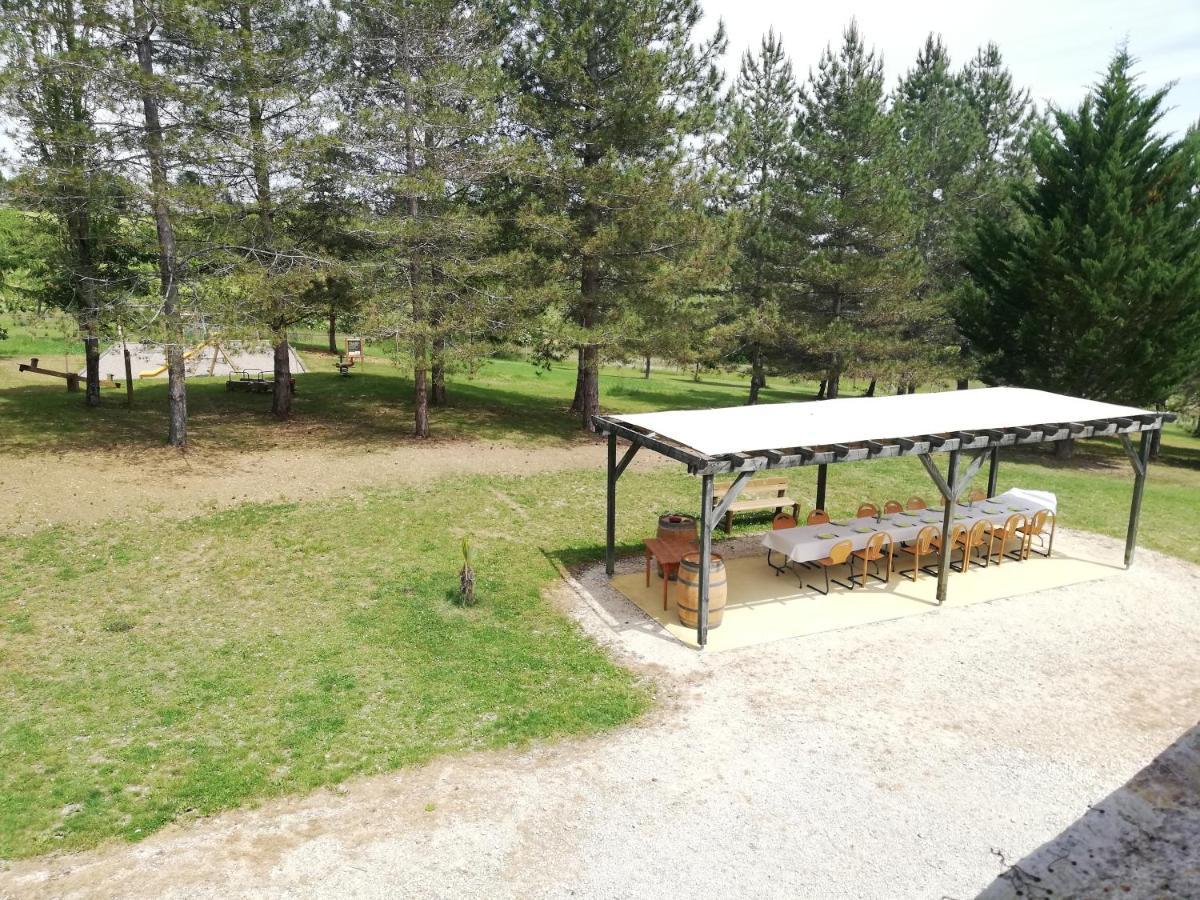Les Chalets De Grazimis Condom Bagian luar foto